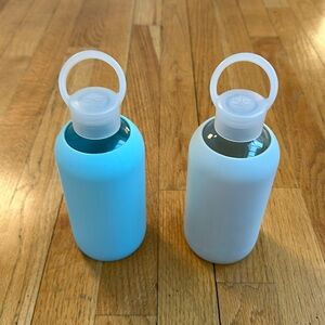 Set of 2 blue bkr glass water bottles 500 mL EUC